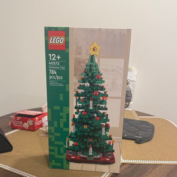 LEGO Christmas Tree Festive Green and Red Holiday Tree - Picture 1 of 2